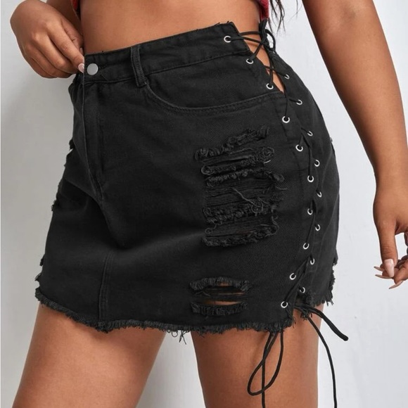 Skirts - Picture 1 of 3